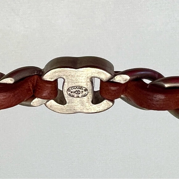 Chanel gold plated and leather CC turnlock bangle bracelet - Picture 7 of 11